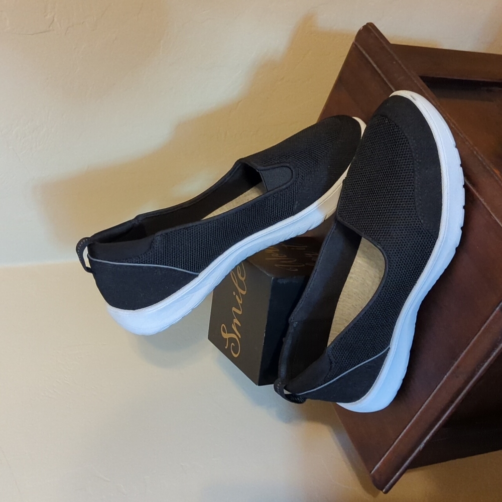 Clarks Adella Blush Sneaker Size    8
